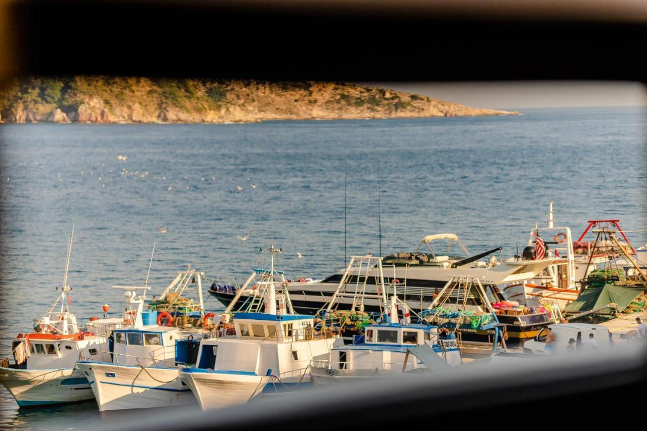 Rea Boutique Hotel Himare Bagian luar foto