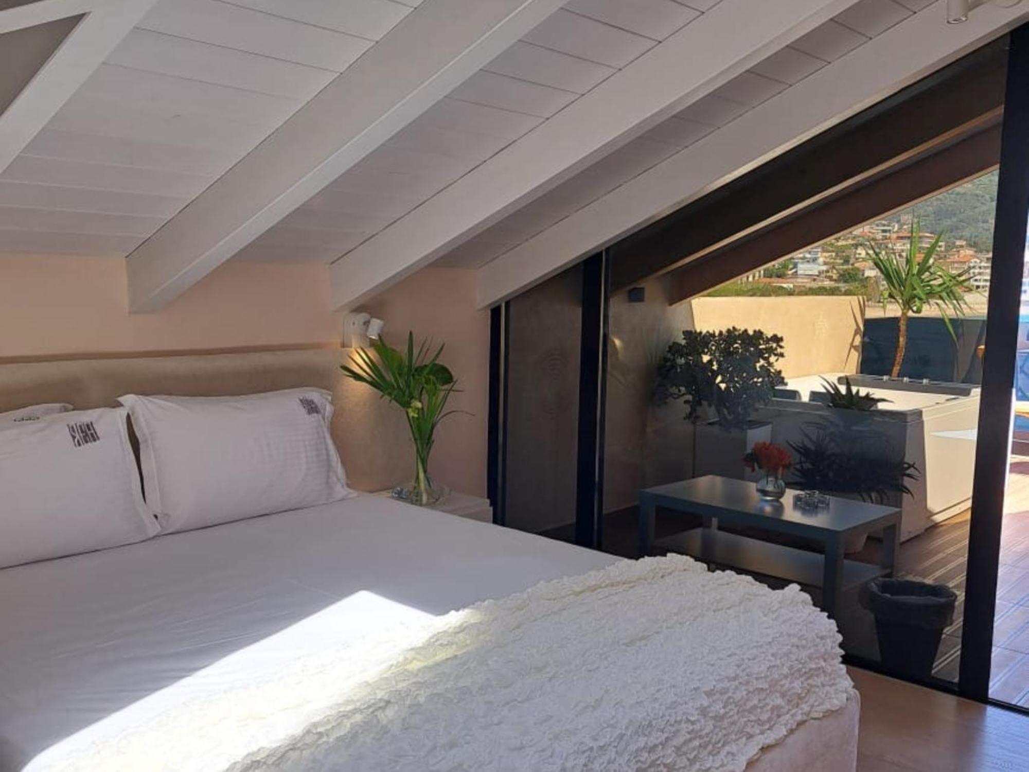 Rea Boutique Hotel Himare Bagian luar foto